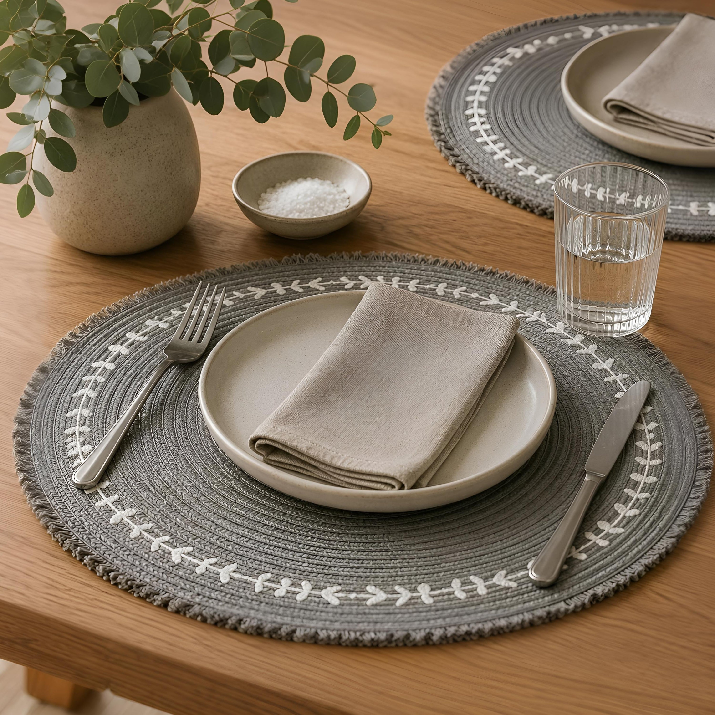 Dainty Home Petals 15" Round Woven Placemats Set of 4 - Durable and Non-Slip Table Mats