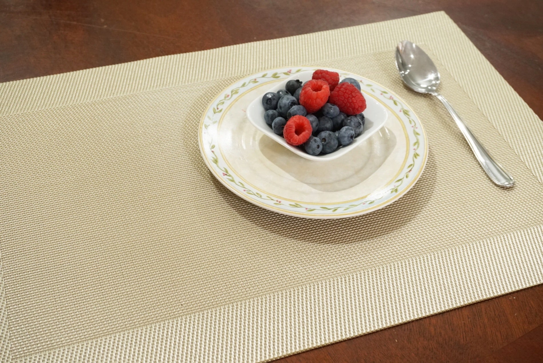 Dainty Home Napa Woven Textilene Crossweave With Solid Geometric Pattern Reversible 15" x 15" Square Placemats
